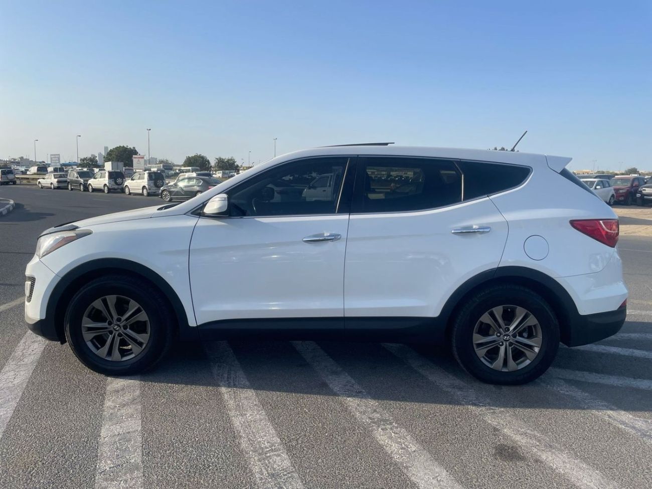 هيونداي سانتا في 2014 Hyundai Santa Fe Ultimate Full Option Panoramic View - Leather Electric Seats With Sensor 2.4L