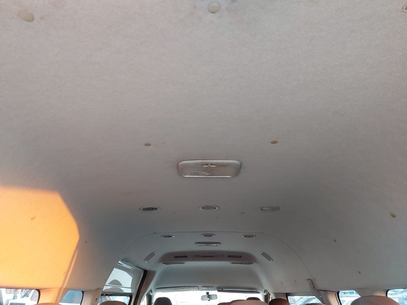 Toyota Hiace TOYOTA HIACE COMMUTER VAN RHD 2015 MODEL 3.0 L DIESEL AUTOMATIC(PM26406)