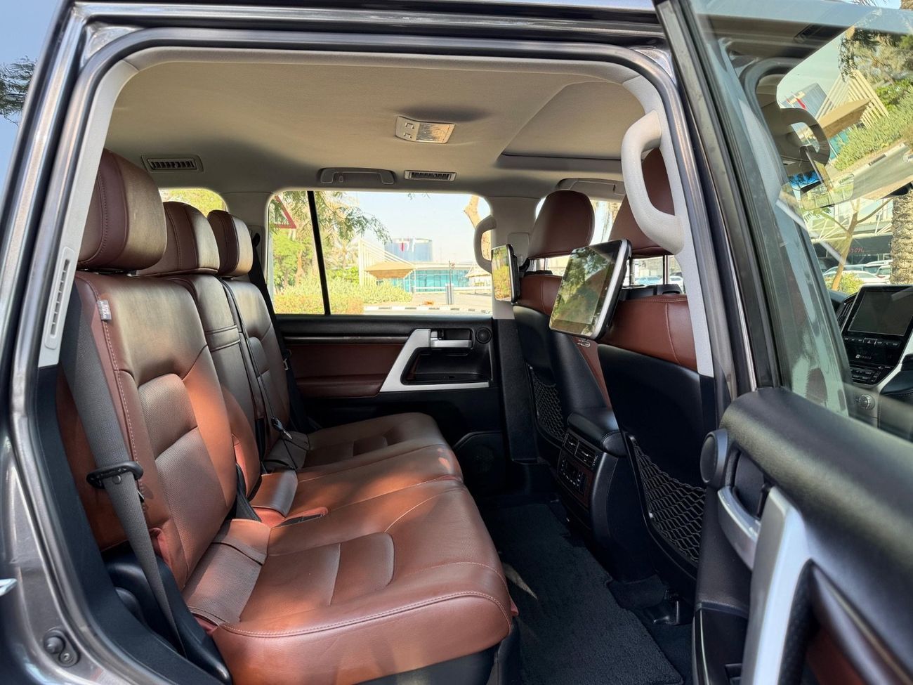 Toyota Land Cruiser VXR 5.7L 4WD