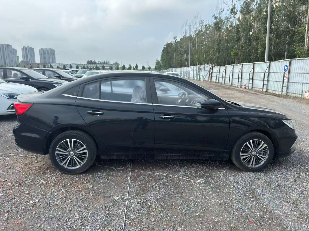 MG 5 DELUXE 1.5L A/T 2024 Full-option with sunroof Black | Export or Wholesale