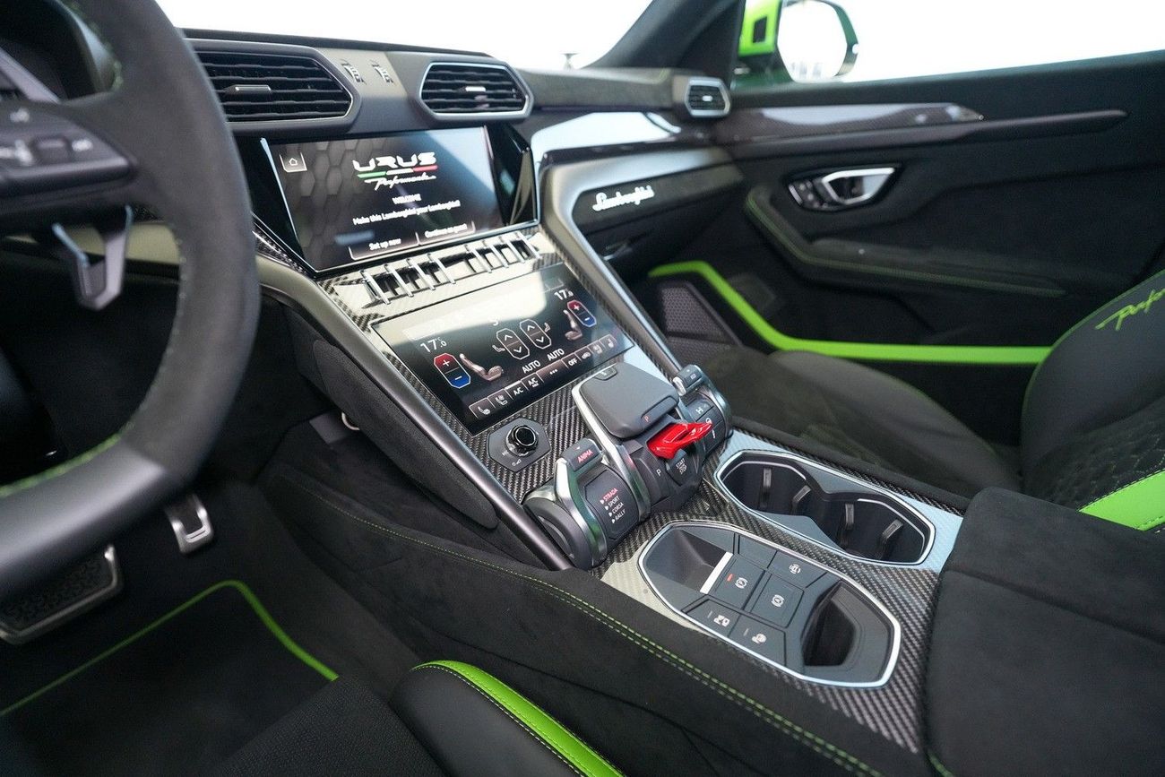 لامبورغيني اوروس PERFORMANTE