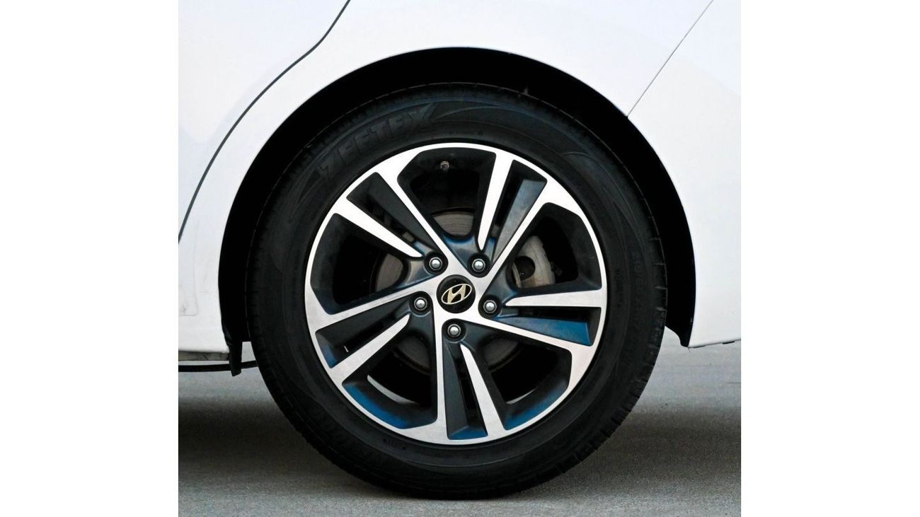 هيونداي إلانترا GL هيونداي إلنترا 2017 خليجي بحالة ممتازة من الداخل والخارج