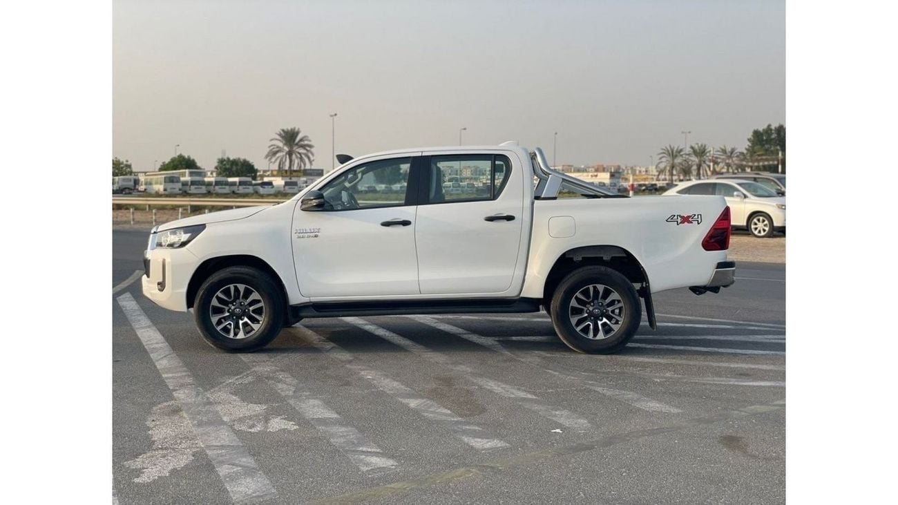 تويوتا هيلوكس 2021 Toyota Hilux Deisel - 2.8L V4 - Right Hand Drive UAE PASS