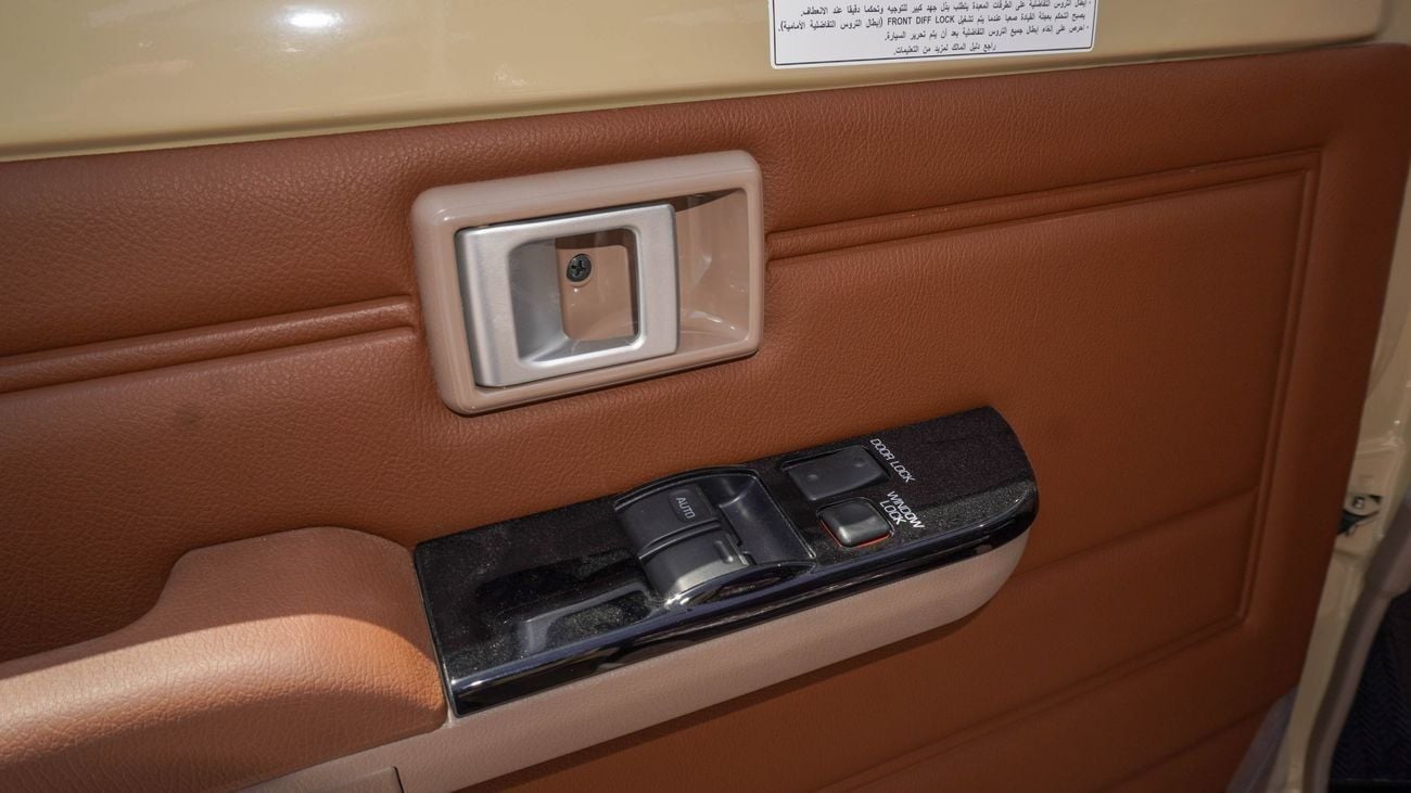 تويوتا لاند كروزر 70 LX 4.0 L V6