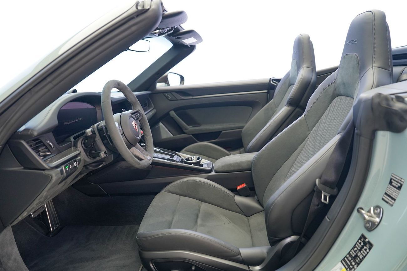 Porsche 911 CARRERA GTS CABRIOLET T-HYBRID