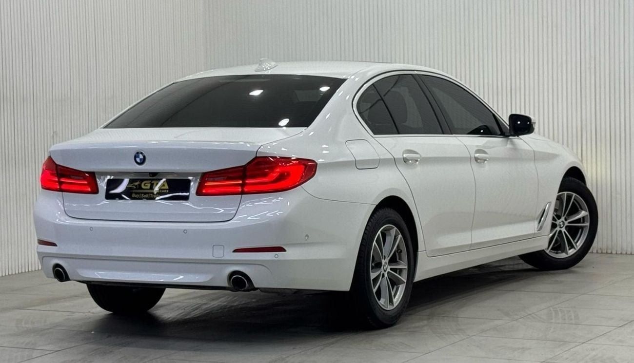 بي أم دبليو 520i Std 2.0L 2020 BMW 520i Executive, 2025 BMW Warranty + Service Pack, Excellent Condition, GCC