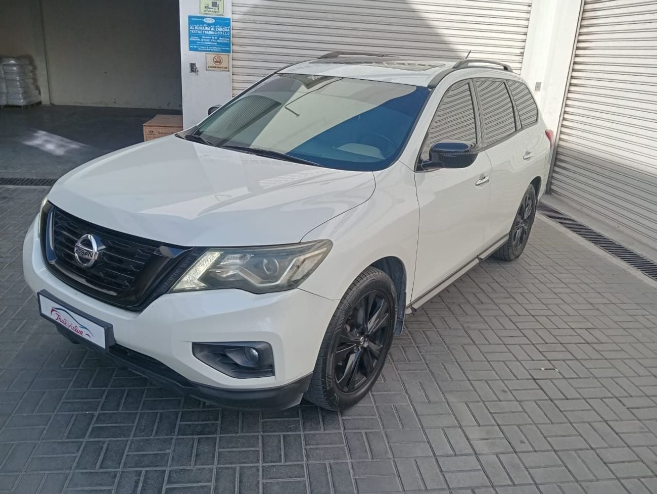 Nissan Pathfinder Midnight Edition 3.5L