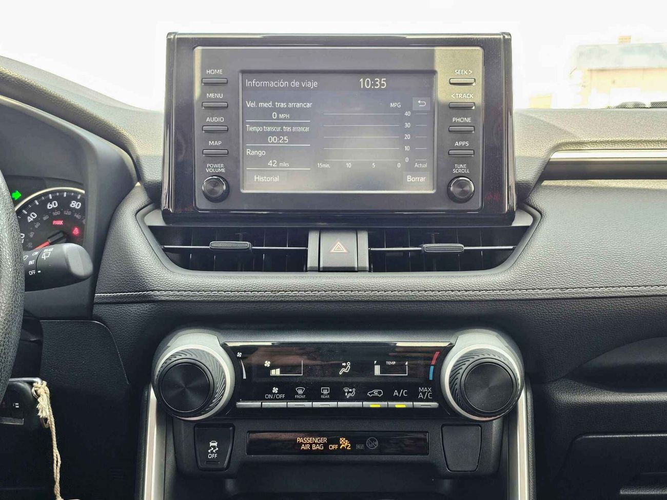 تويوتا راف ٤ LE/ LEATHER SEATS/ RIMS/ DVD CAMERA/ E BRAKE/ RADAR/ 861 MONTHLY / LOT#005417