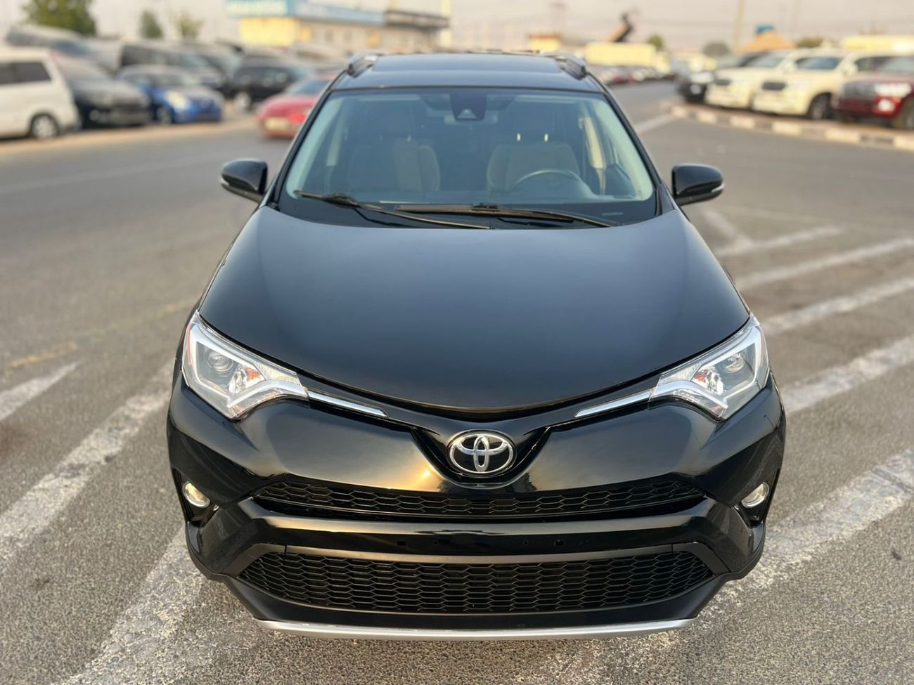 Toyota RAV4 2017 Toyota Rav4 XLE 2.5L V4 Mid Option - Sunroof - Rear Cam - Auto Trunk