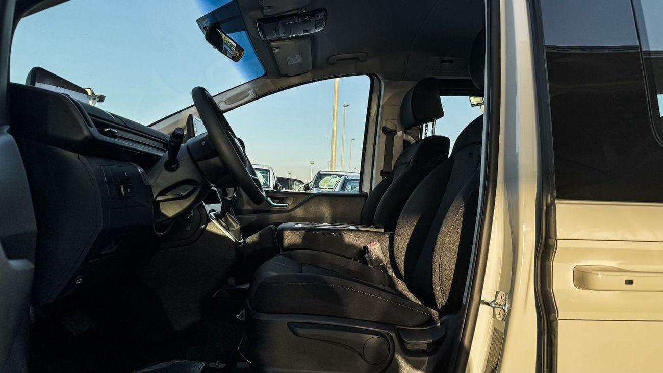 هيونداي ستاريا Luxury 2025 Brand New 11 Seater Diesel 2.2L Turbo 4 Cylinders GCC