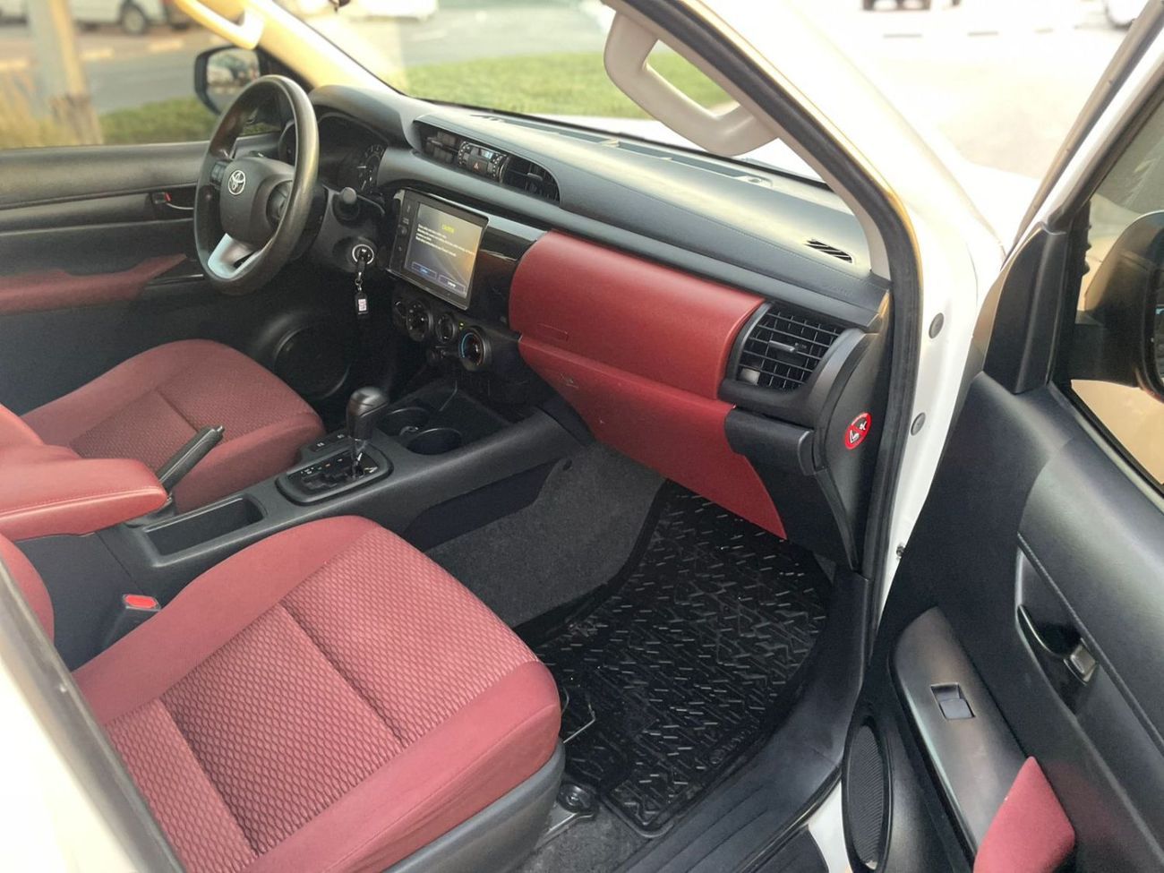 Toyota Hilux 2021 Toyota Hilux SR5 2.7L V4 - Automatic 4x4 AWD - Door Auto - Patrol Fuel - Side Step -