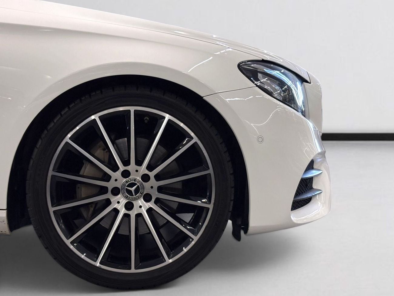مرسيدس بنز E300 AED 1,260 P.M | 0% DOWN PAYMENT | MERCEDES-BENZ E300 | 2.0L TURBO I4 | 2019