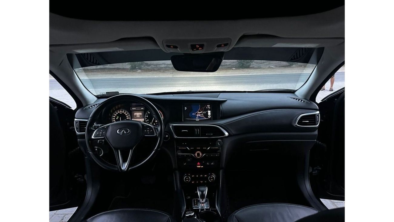 Infiniti Q30 Premium