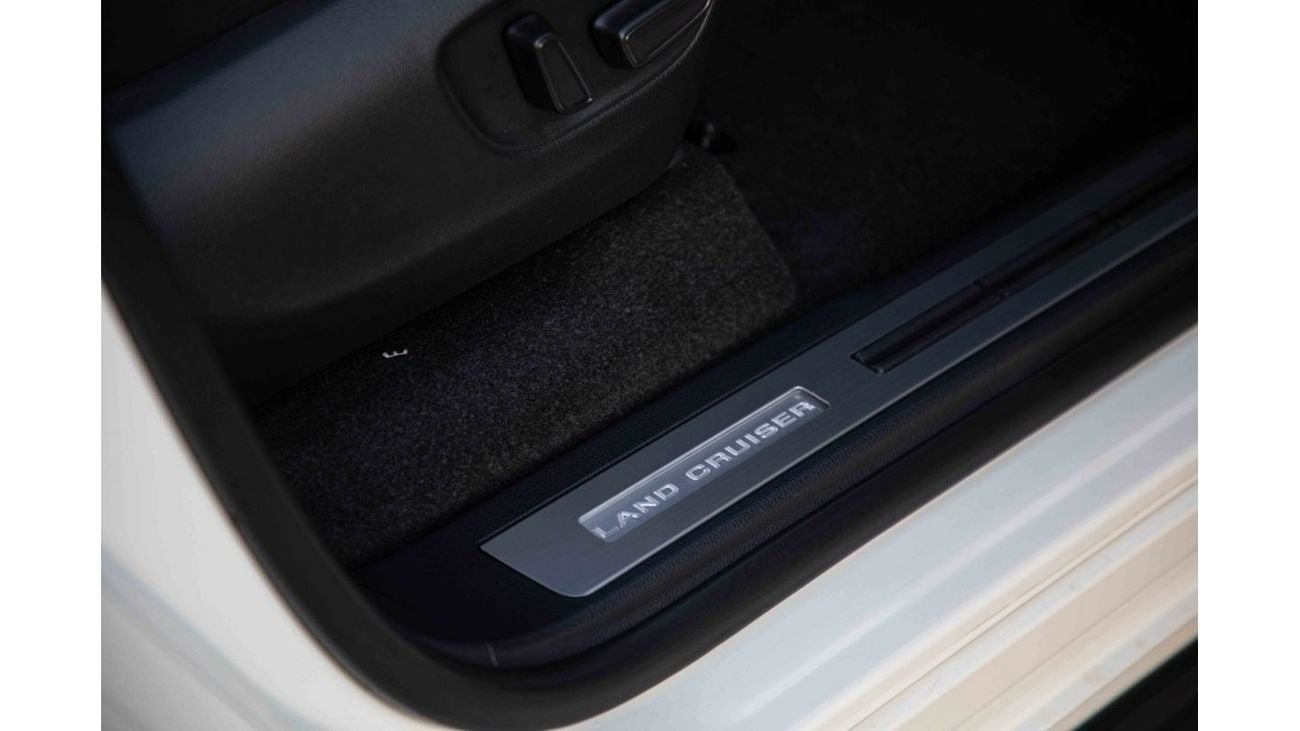 Toyota Land Cruiser 2023 Toyota Land Cruiser 4.0 GXR High - White Pearl inside Black | Export Only