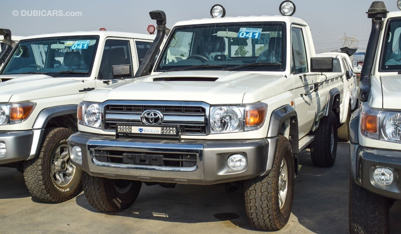 Toyota Land Cruiser Pick Up V8 1VD engine Diesel turbo clean car