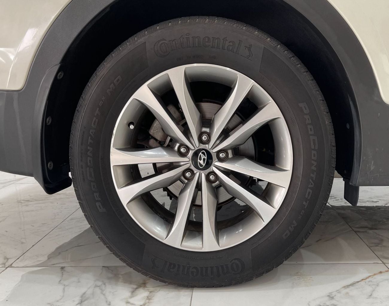 Hyundai Santa Fe GLS 3.3L-6CYL GCC SPECIFICATION