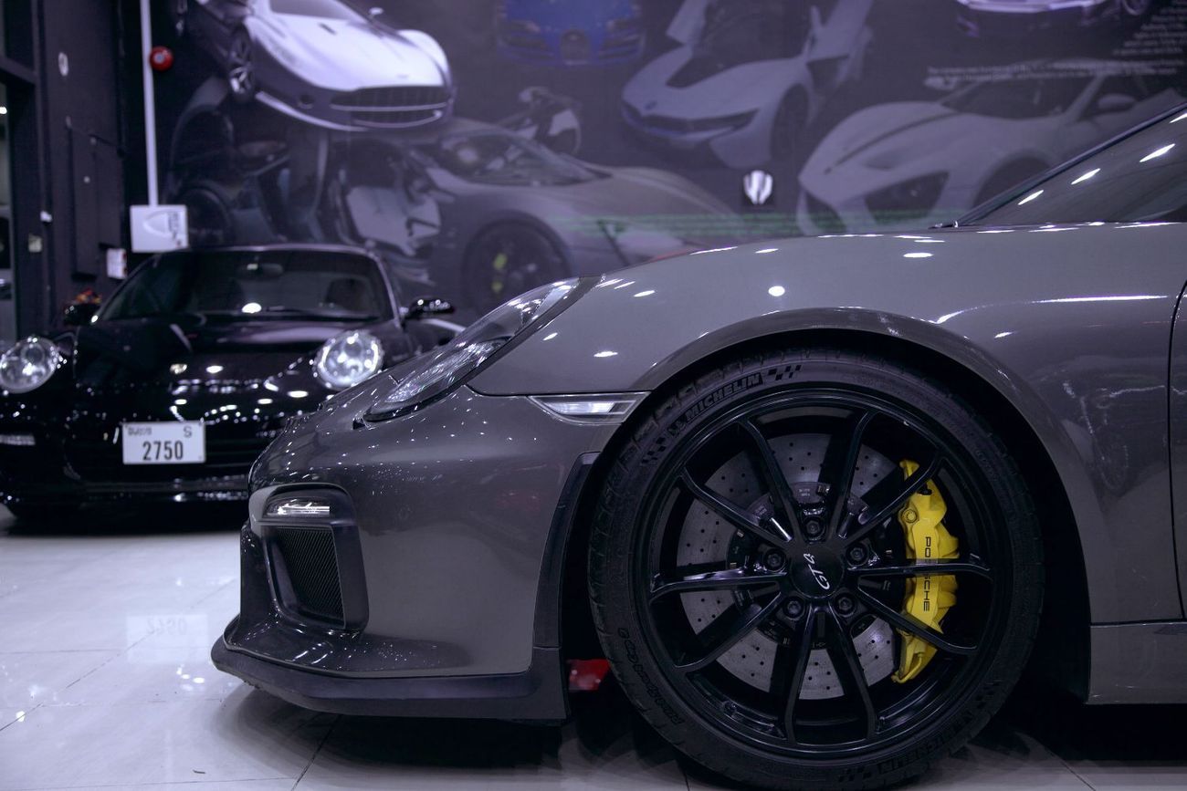 Porsche 718 Cayman GT4 4.0L (420 HP) M/T