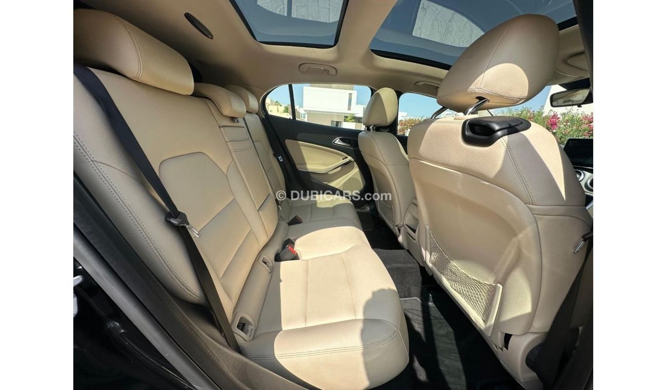 مرسيدس بنز GLA 250 Mercedes GLA250 AMG Panoramic  2016 GCC Full Options  Under Warranty