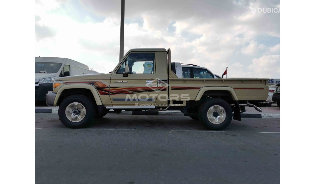 تويوتا لاند كروزر بيك آب 4.5L, DIESEL, 4WD, 16" ALLOY RIMS, XENON HEADLIGHTS (CODE # LCSC01)