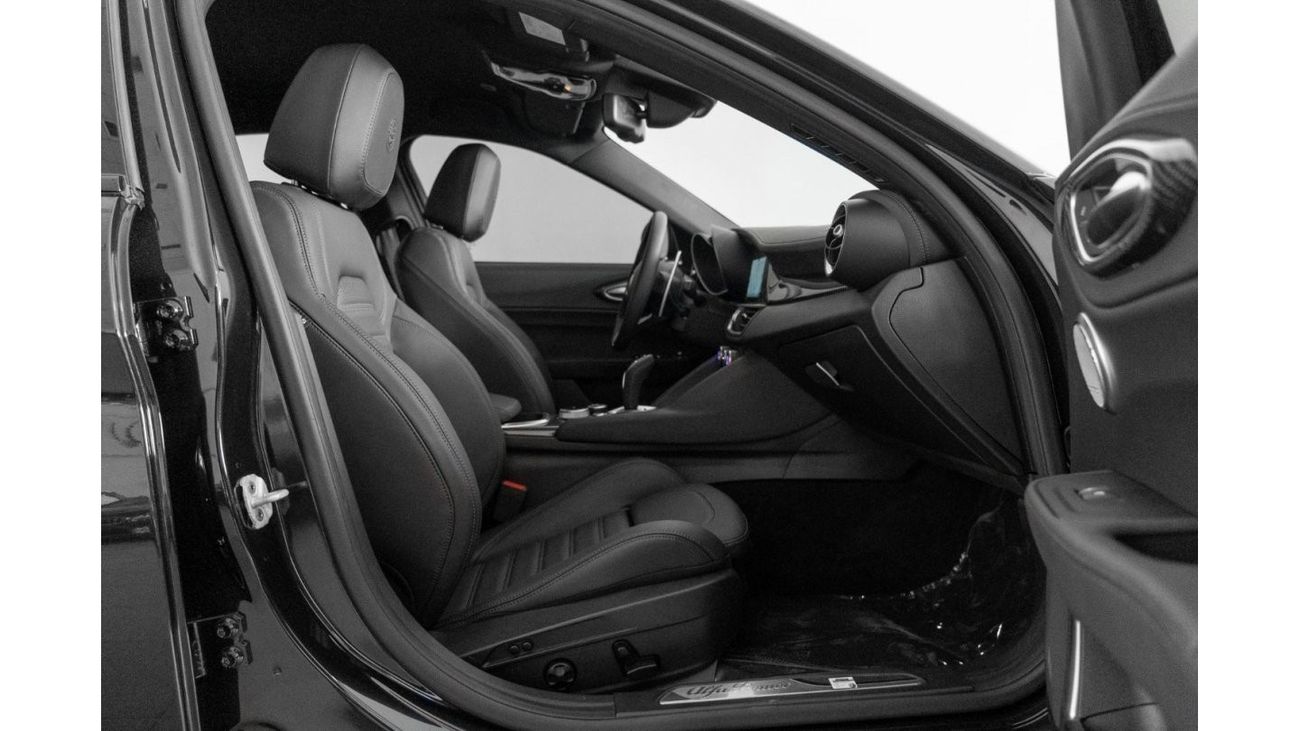 ألفا روميو جوليا 2023 Alfa Romeo Giulia Quadrifoglio / Highest option available / 5 Year Alfa Romeo Warranty & Servic