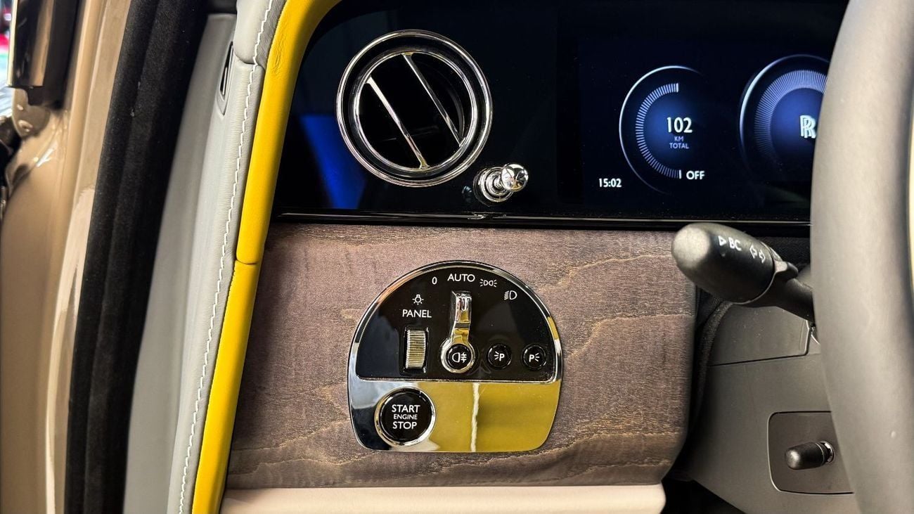 Rolls-Royce Cullinan Rolls Royce Cullinan Silver Badge - 2025 - Bespoke Color Edition