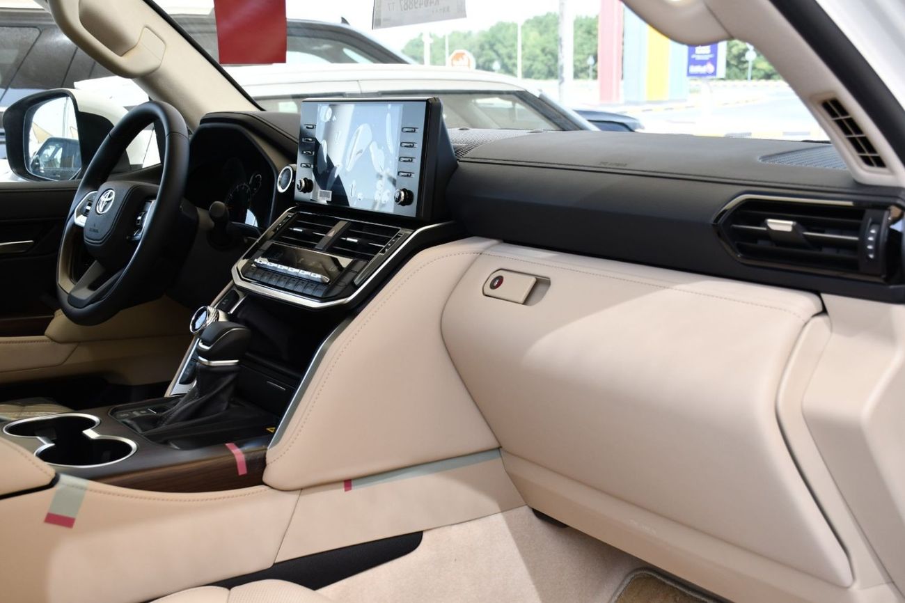 Toyota Land Cruiser Land Cruiser GXR 2024 whie/beige