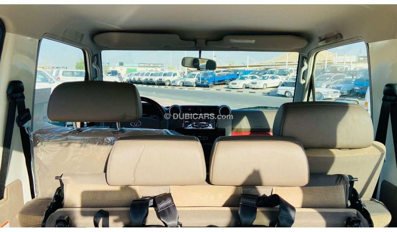 Toyota Land Cruiser 2023 Toyota Land Cruiser 71 4.0L V6 with Difflock