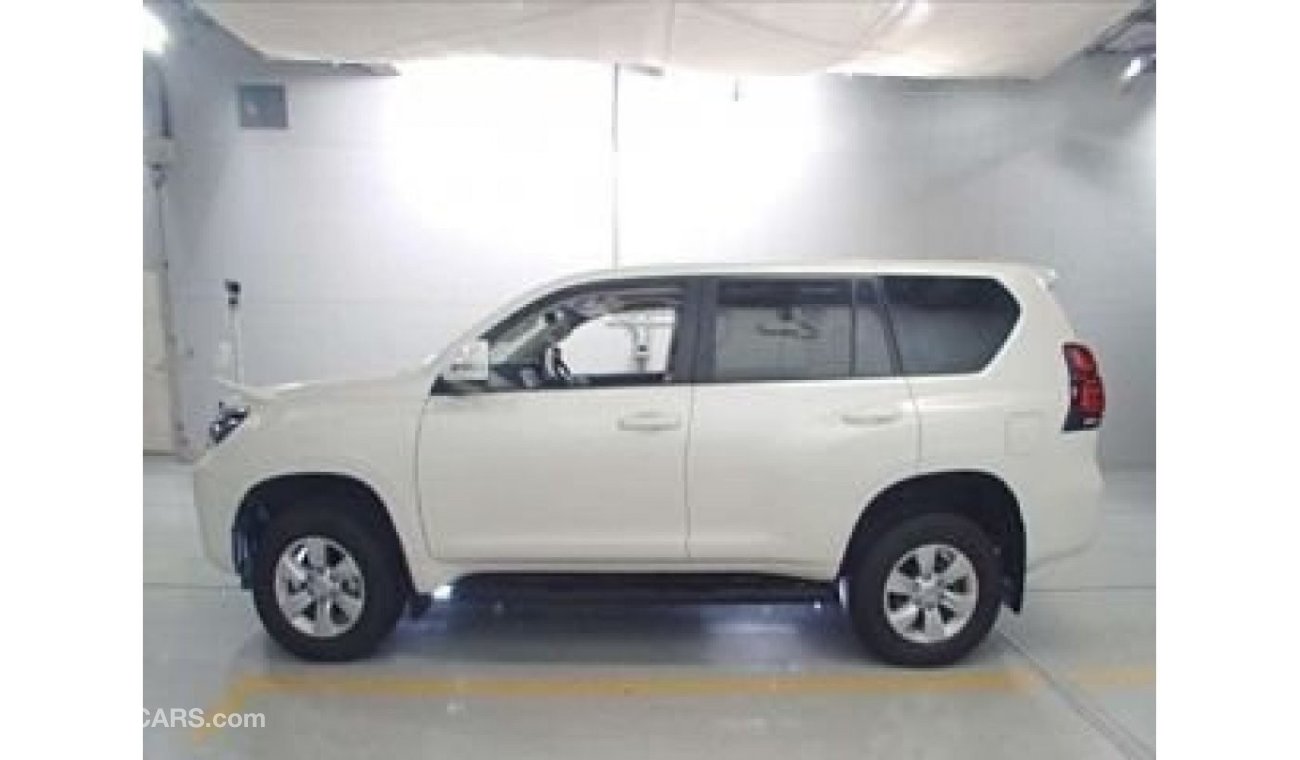 تويوتا برادو Right hand Japan NEW 2022 Toyota Prado 2.7cc petrol auto 7 seater with sunroof pearl white with beig