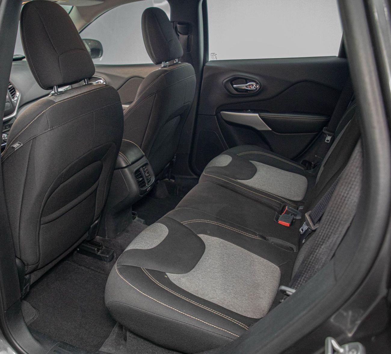 جيب شيروكي Sport 2.4L