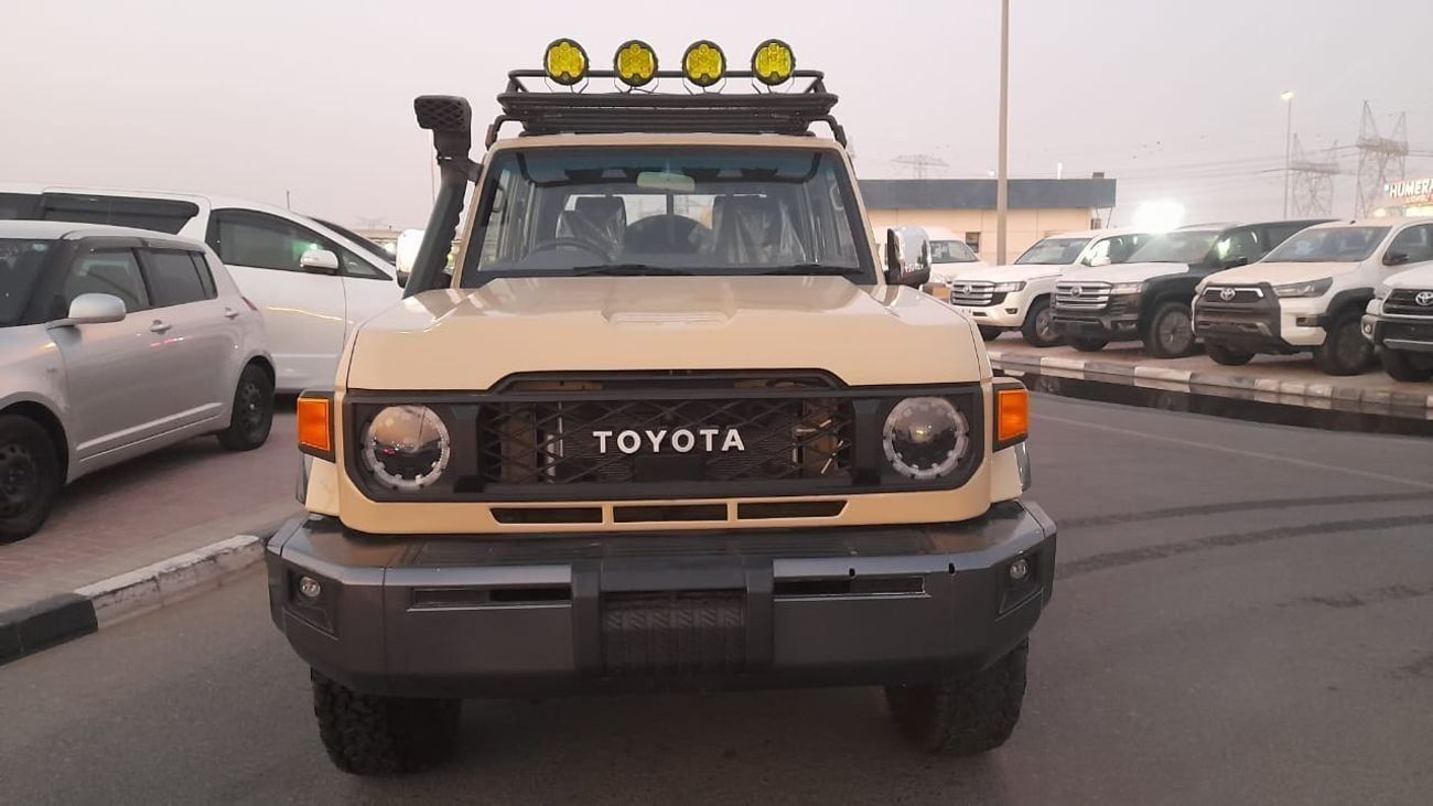 تويوتا لاند كروزر بيك آب V8 MANUAL RHD