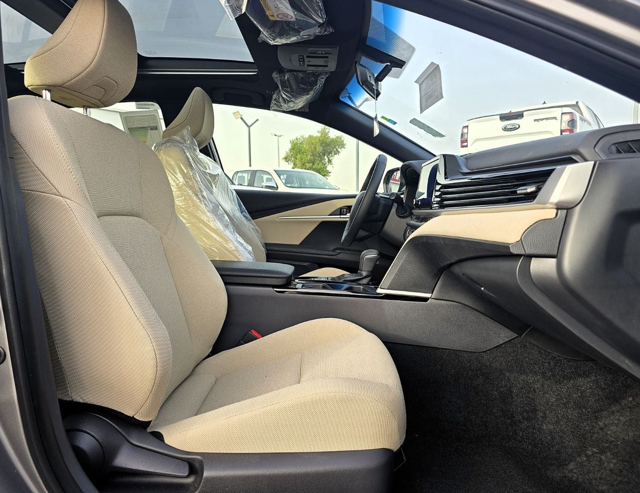 Toyota Camry Toyota Camry LE 2.5L Hybrid A/T FWD Sedan GCC Silver color 2026 model