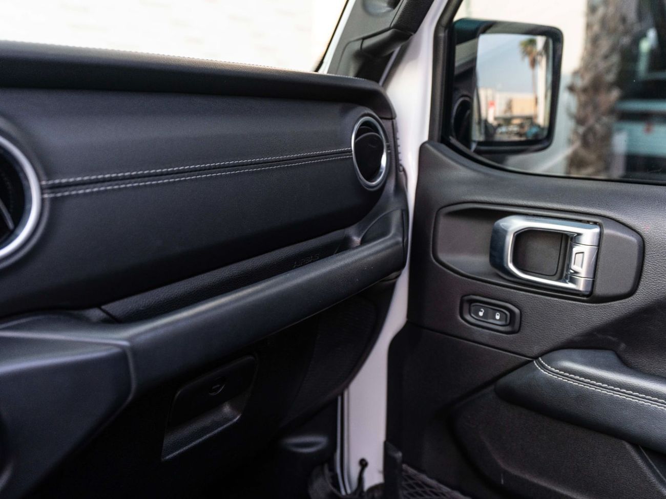 Jeep Wrangler Sahara 3.6L A/T (5 Seater)