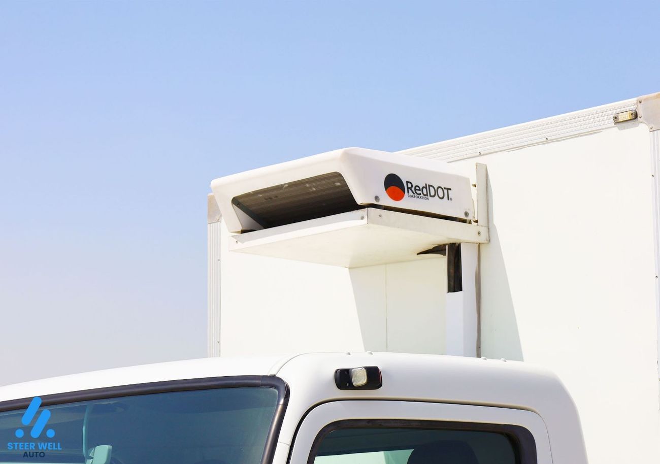 Mitsubishi Fuso Canter Fuso Chiller Dry Box 4.2L RWD Diesel MT - Low Mileage - Ready to Drive - GCC