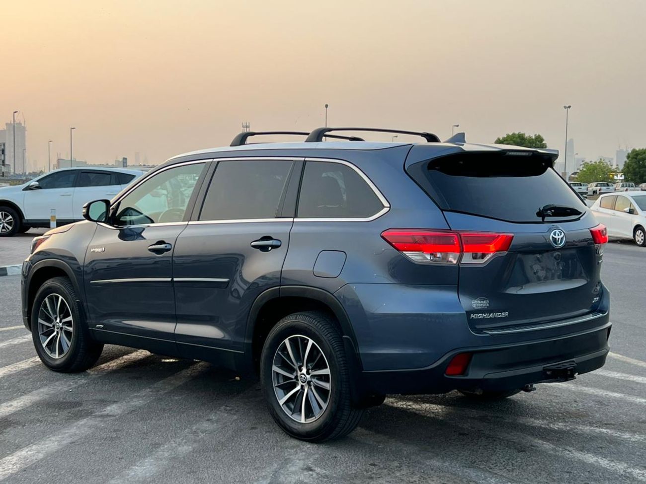 Toyota Highlander 2019 Toyota Highlander Hybrid XLE Full Option -3.5L V6-AWD 4x4 - Sunroof-Leather seat-Rear Camera -