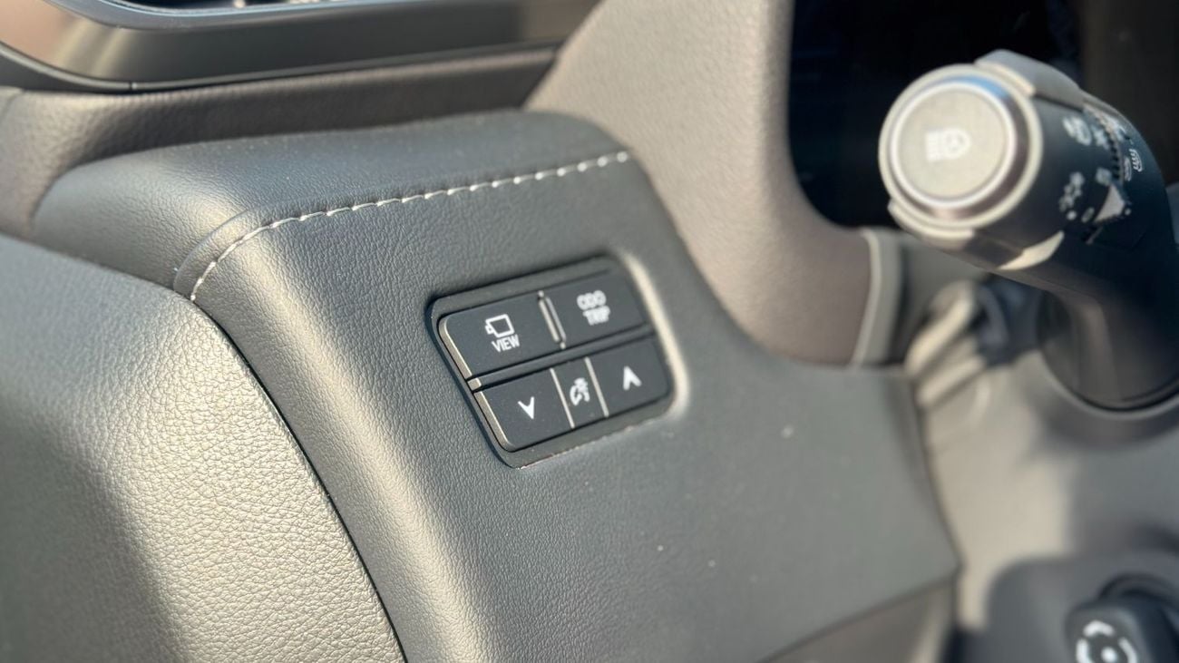 Lexus LX700h SIGNATURE WHITE ISNDE RED AUTOPARK MARK LEVINSONS SPEAKERS 7SEATER 22" ALLOY WHEELS REMOTE ENGINE STARTER