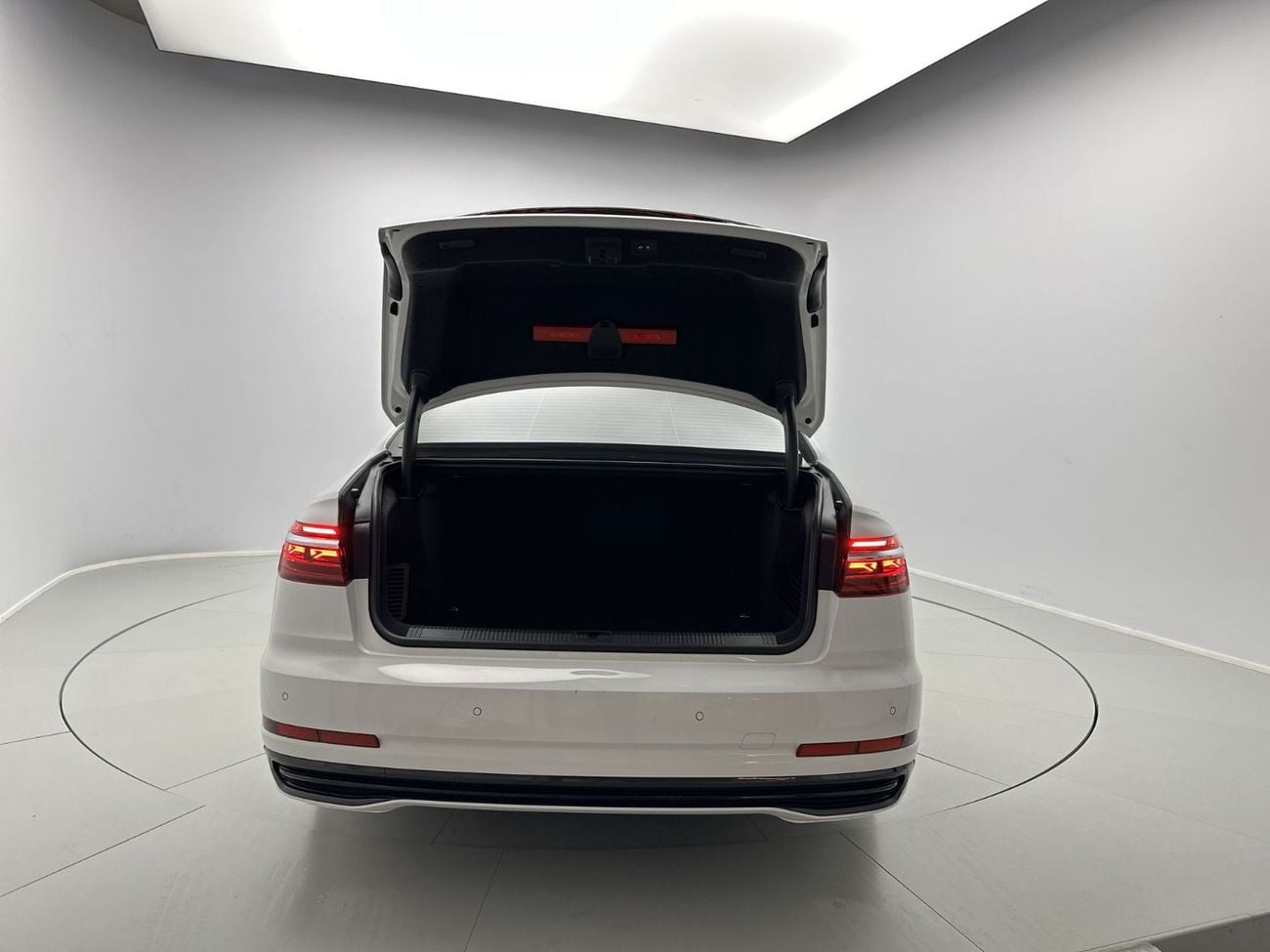 أودي A8 L 55 TFSI quattro Business Edition 3.0L (Ref# 001370)