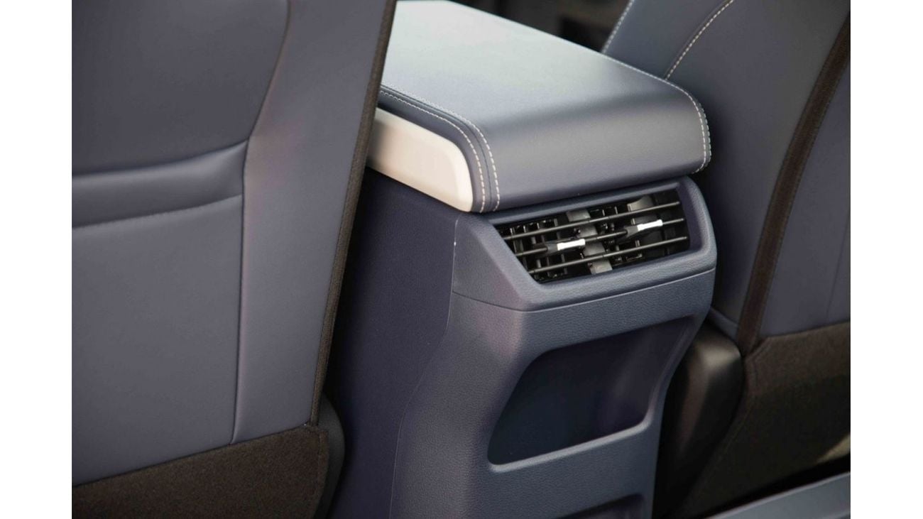 JMC Grand Avenue 2024 JMC Grand Avenue 2.3 DV 4X4 - White Pearl Inside Black & White | Export Only