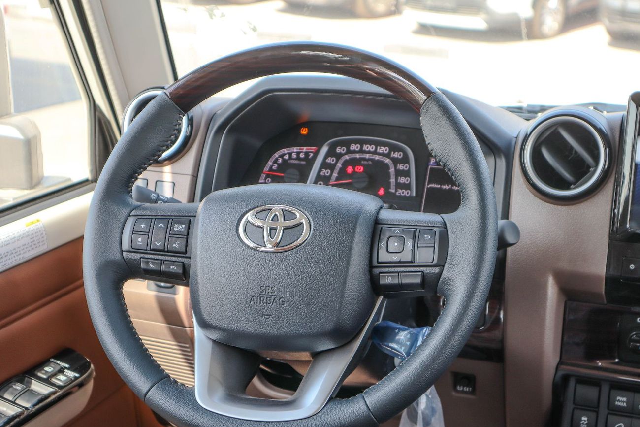 Toyota Land Cruiser Pick Up Std 4.0L Double Cab Utility 4WD Toyota Land Cruiser 70 Series (GRJ79, 4.0L, Double Cab, 4WD)