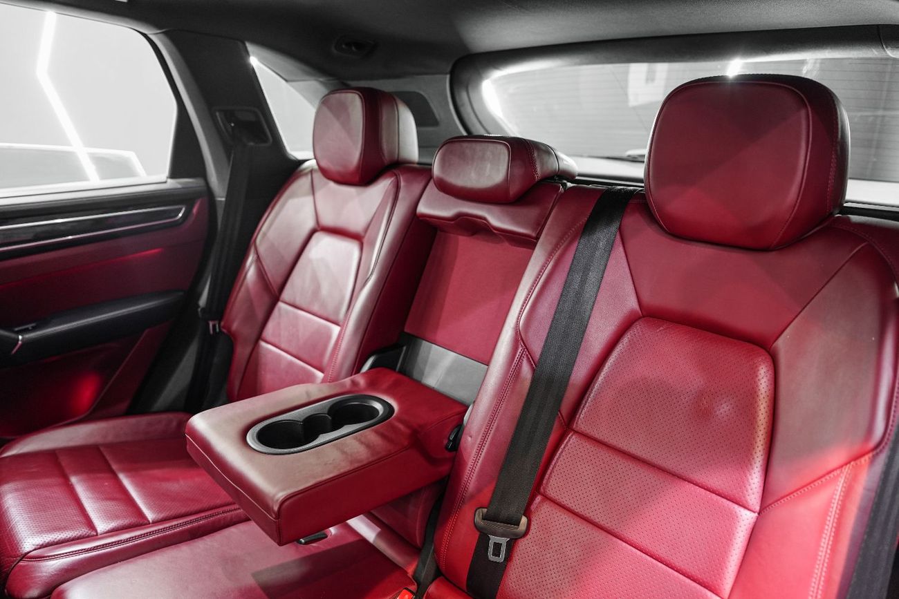 Porsche Cayenne S 2.9L (440 HP) Chrono Package, Panoramic Roof, Bose Sound System, GCC Spec!!