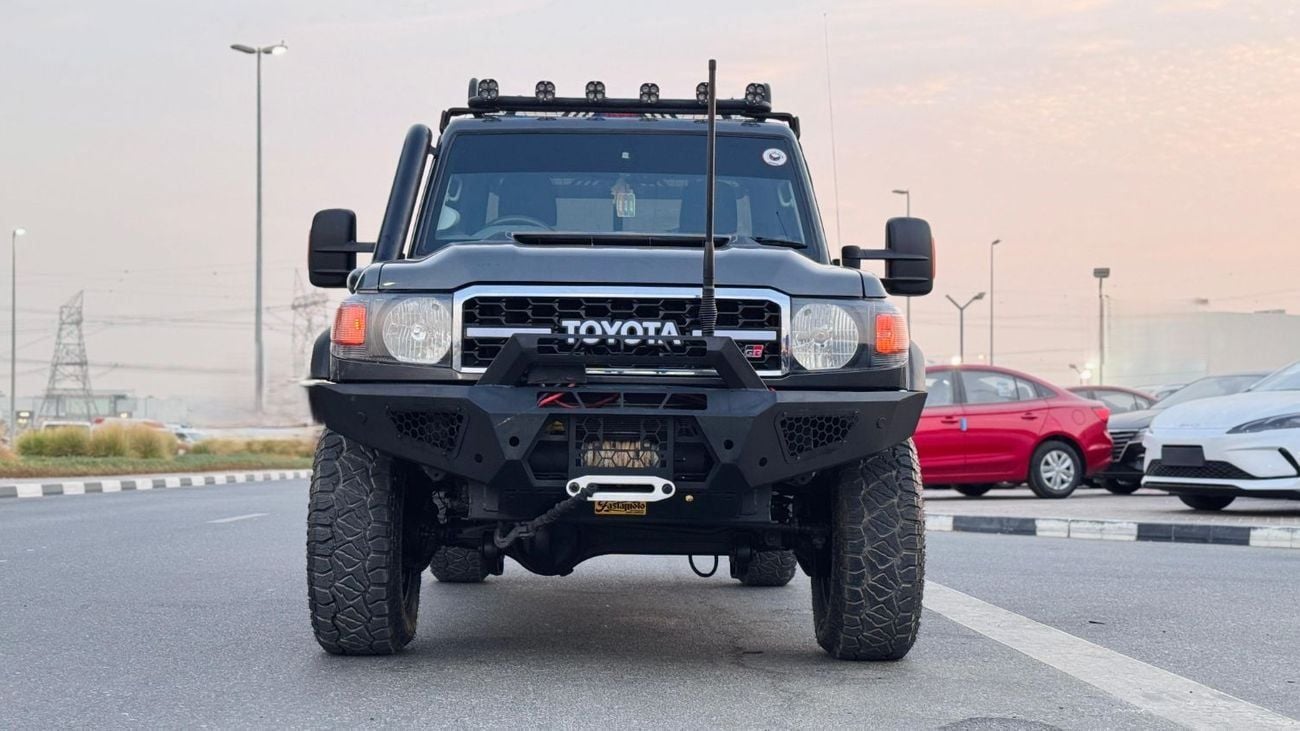 تويوتا لاند كروزر بيك آب -