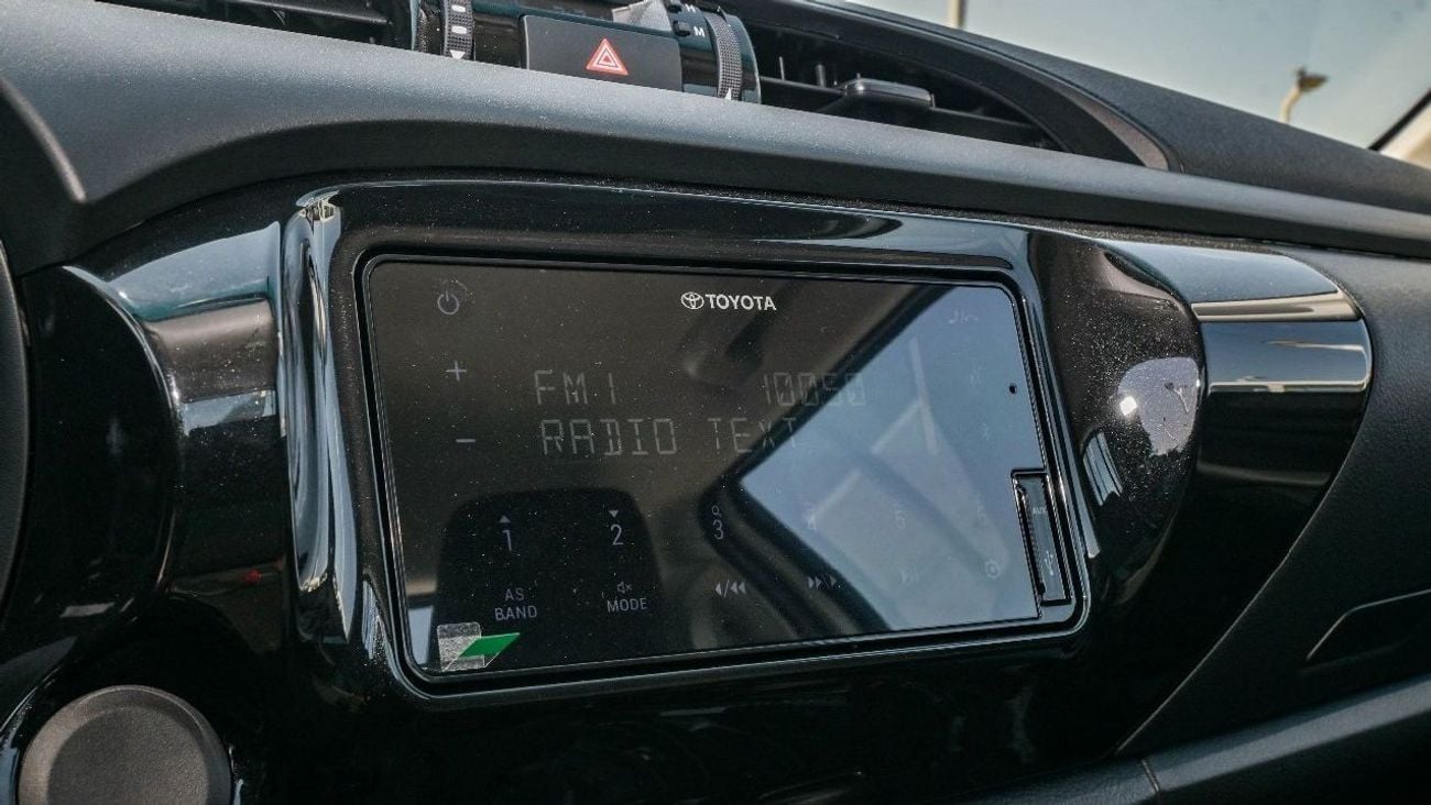 تويوتا هيلوكس ECTJRY003 - 2025 Toyota Hilux Single Cab DLX - 2.4L Diesel Manual 4wd - White with Red Interior