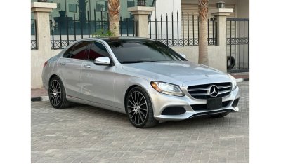 مرسيدس بنز C 300 لاكجري