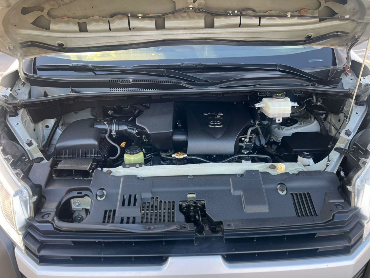 تويوتا هاياس 2021 Toyota Hiace 3.5L V6 FWD - GCC- Passenger - Patrol Manual - 13 Seater - No Accident