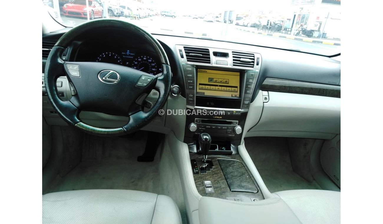 لكزس LS 460 لكزس ال اس 460 2012 وارد بحاله ممتازه