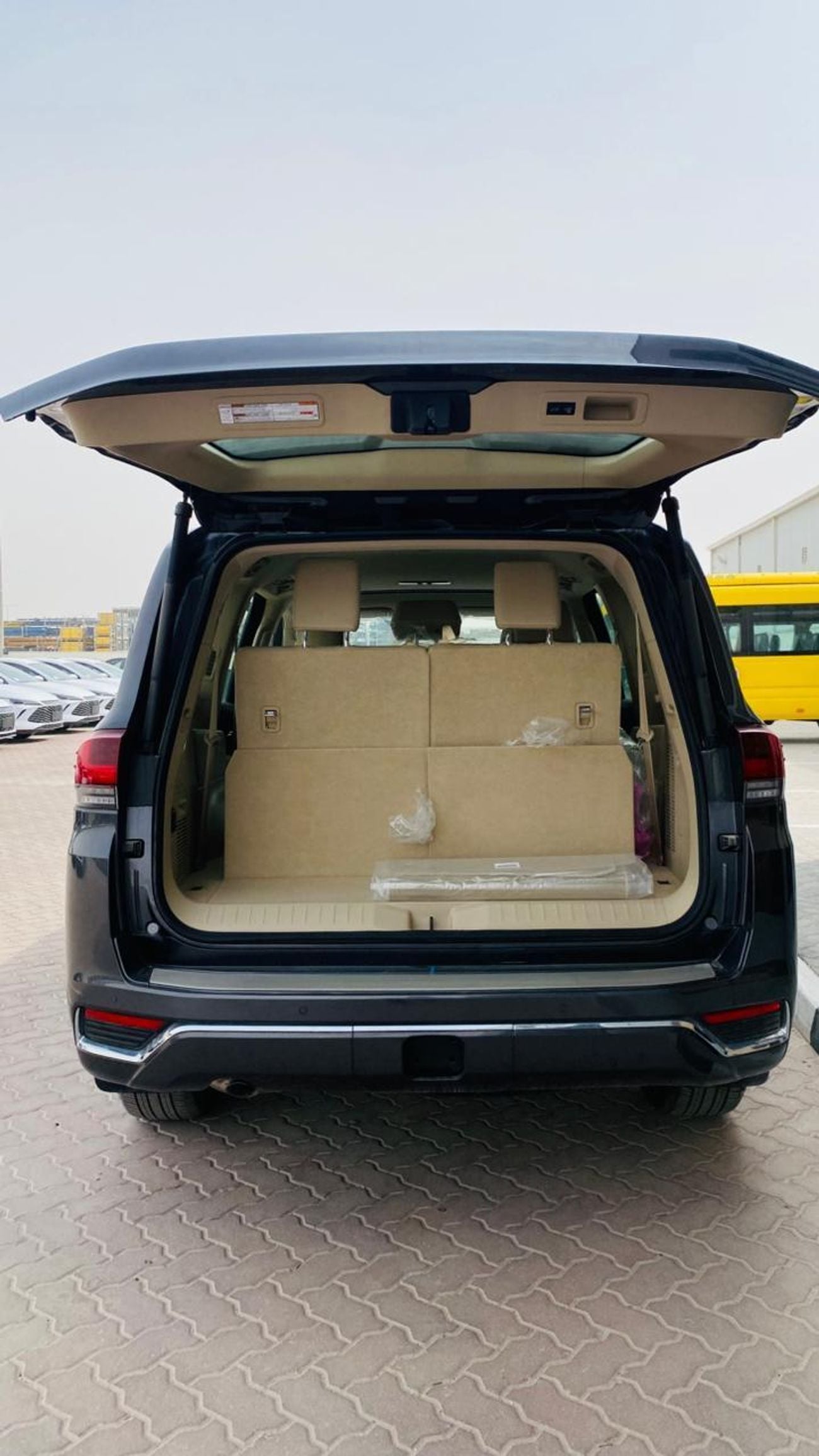 تويوتا لاند كروزر TOYOTA LAND CRUISER LC300 VX PETROL 4.0 HI 2025