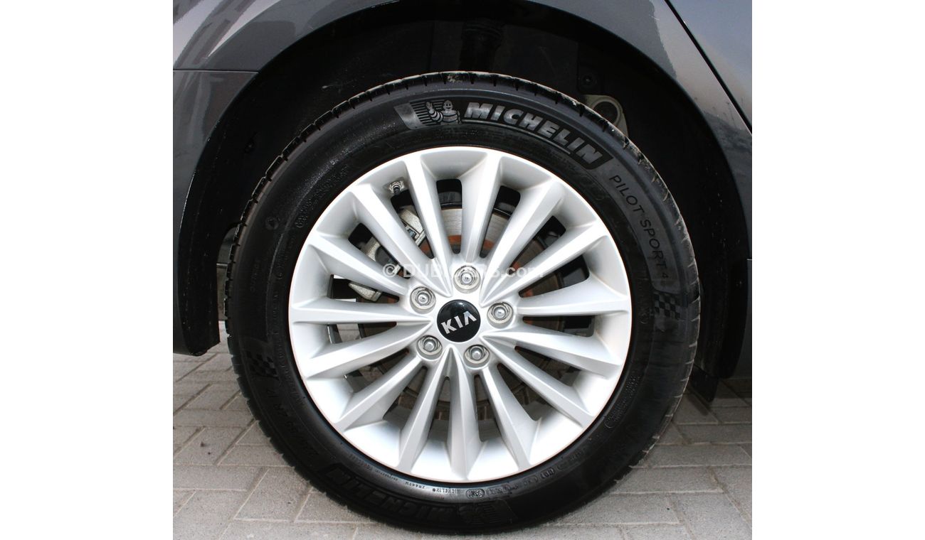 Kia Cadenza kia cadenza 2020 GCC gray excellent condition without accident