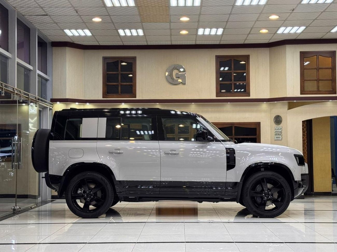 لاند روفر ديفندر  DEFENDER X DAYNAMIC HSE P 400