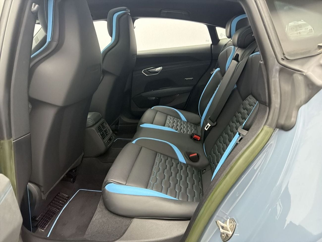 أودي إي ترون جي تي e-tron GT quattro 530hp Exclusive Edition (Ref# 07801)