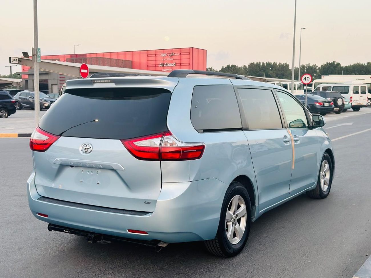 تويوتا سيينا LE