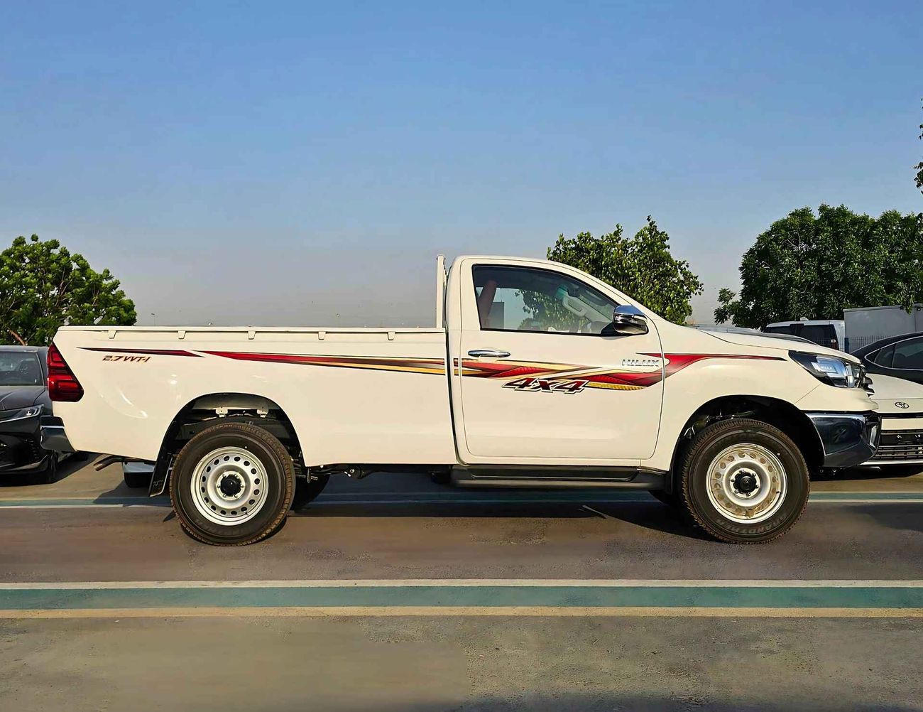 Toyota Hilux GLSG / SINGLE CABIN / M/T / 2.7L V4 PETROL / DVD + CAMERA / 4WD (CODE # GLSG)